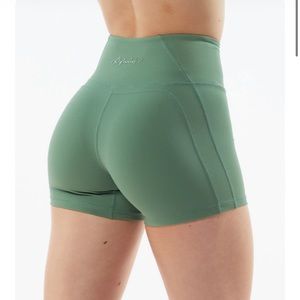 ALPHALETE PULSE SURGE SHORT 💗